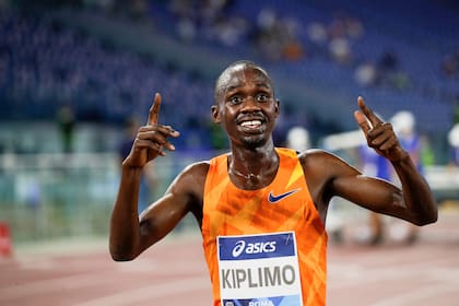 El ugandés Jacob Kiplimo es el actual dueño del récord del mundo con 56m42s