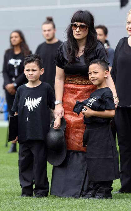 La mujer y los hijos de Lomu