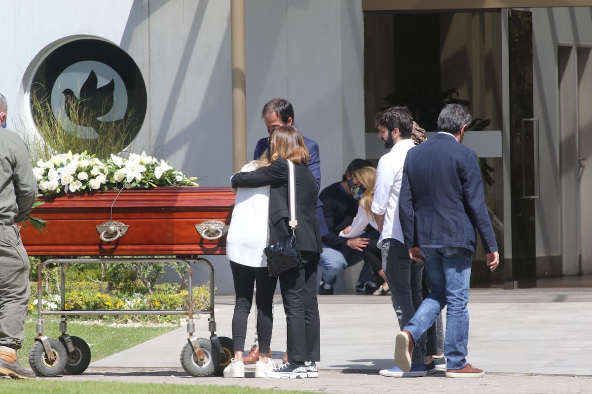 El último adiós a Elsa Serrano en el Jardín de Paz de Pilar