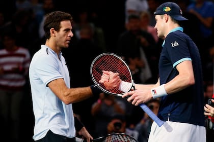 El último choque en los cuartos de final de París, donde Isner se impuso en tres sets en un partido muy parejo
