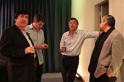 El último domingo, tras la victoria de Macri, Durán Barba se mantuvo entre bambalinas en el búnker de Pro