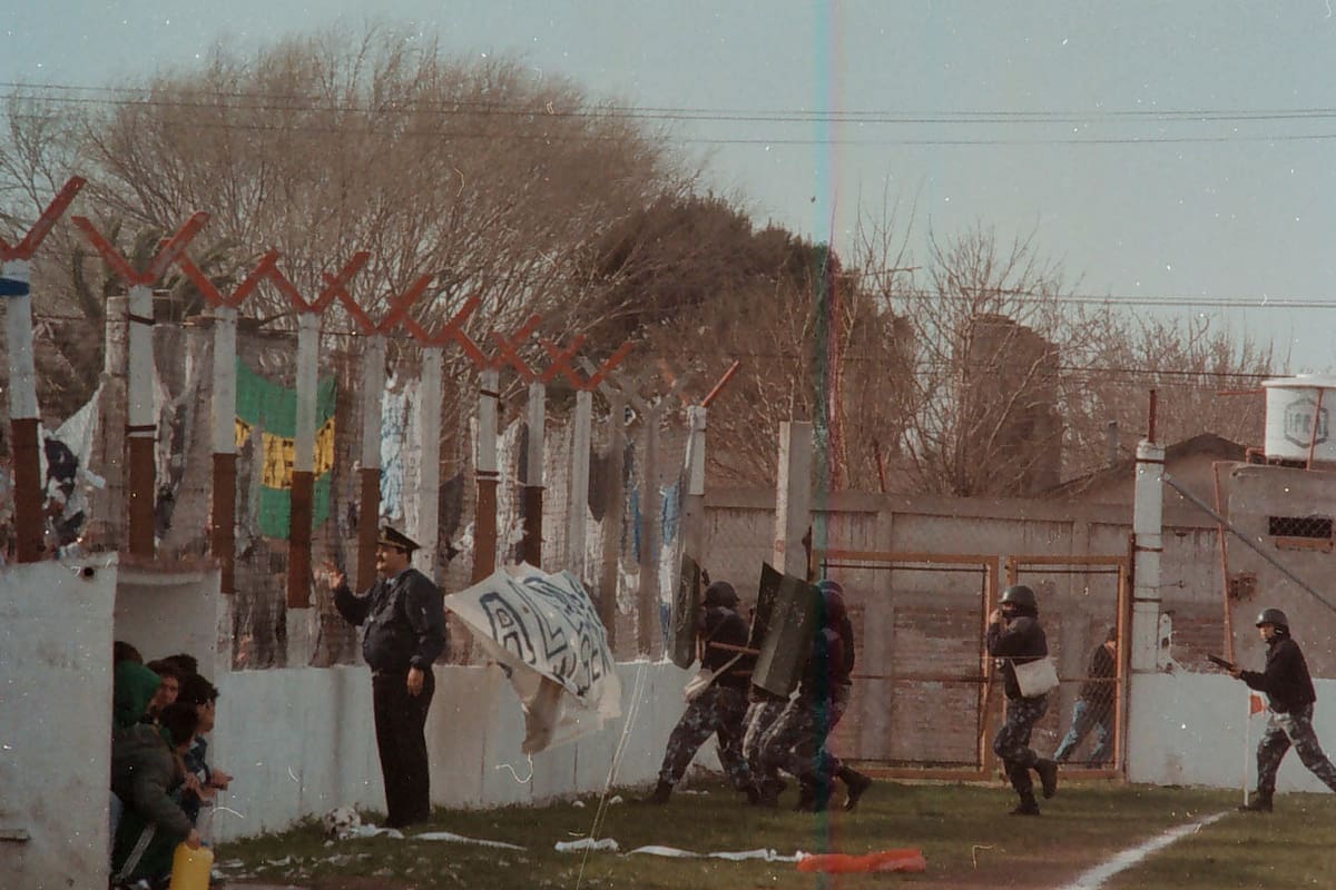 El último enfrentamiento entre Aldosivi y Alvarado: el partido duró poco debido a los incidentes con la policía
