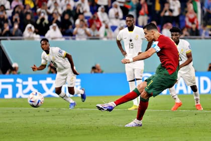 El último gol en mundiales para Cristiano Ronaldo fue de penal frente a Ghana en Qatar 2022