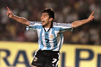 El último gran festejo de la selección: 1-0 antes del Mundial 98, con gol del Piojo López