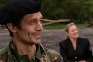 El último héroe (2002), uno de los capítulos más recordados de Los Simuladores.