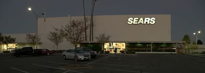 El último Sears en California, ubicado en 1001 Sunvalley Blvd.