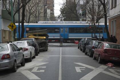 El último tramo del proyecto del soterramiento del tren Sarmiento podría cambiar; el plan es eliminar las 52 barreras de su recorrido