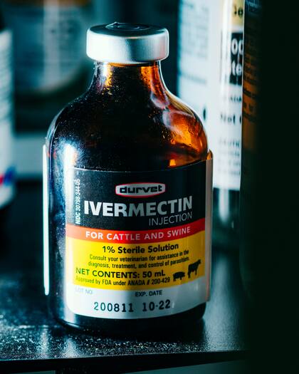El último vial de ivermectina en el Emerson Animal Hospital en West Point (Houston Cofield/The New York Times)