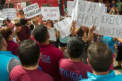 El último viernes, el gobierno de la Ciudad desplegó un operativo para desalojar a los manteros del barrio de Liniers