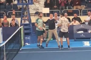 El umpire separa a Moutet y Andreev