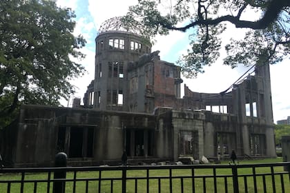 El único edificio que sobrevivió de la Hiroshima de la Segunda Guerra Mundial; 600 metros más arriba estalló la bomba atómica