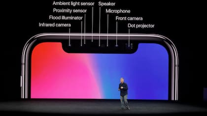 El único lugar del frente del iPhone X que no tiene pantalla
