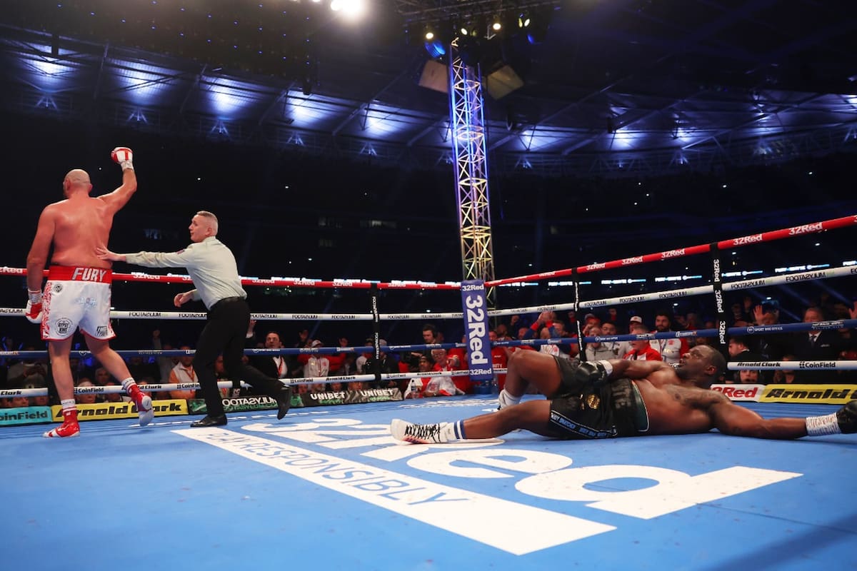 El uppercut de Tyson Fury fue demoledor: Dillian White al piso. Fue KO en el 6° round