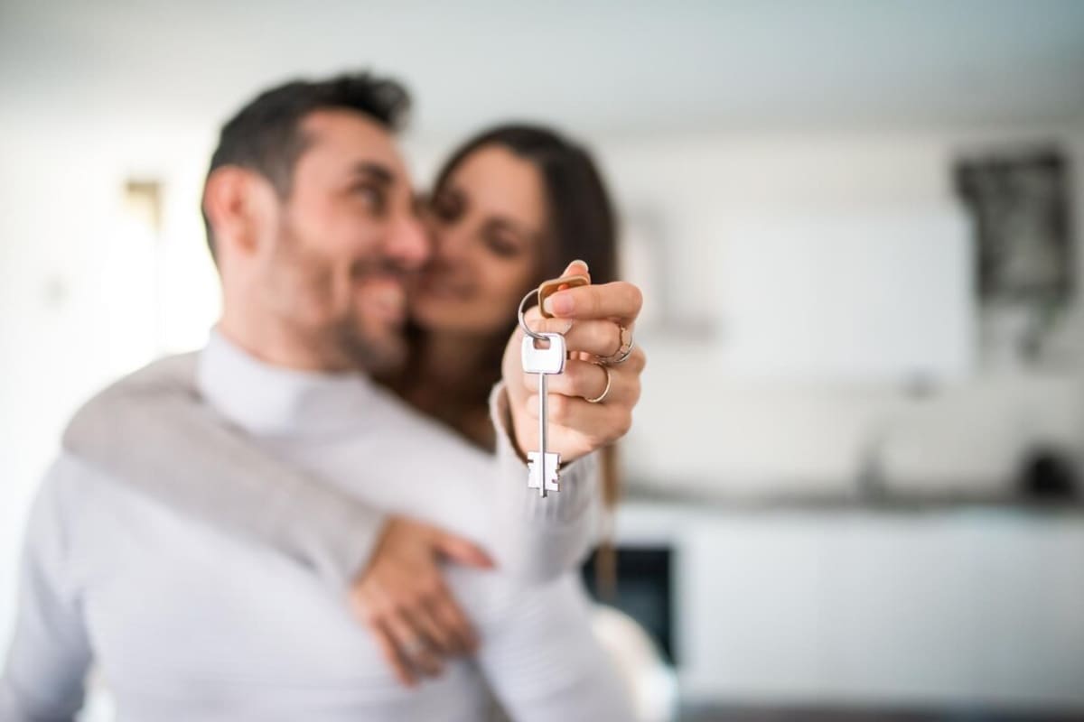 El Urban Dictionary define la hobosexualidad como “personas que se meten en relaciones para tener un lugar donde vivir”