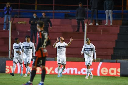 El uruguayo Brahian Aleman abrió el marcador con un golazo; luego, el Lobo armó un festival: 6-0 de Gimnasia a Patronato en Entre Ríos, por la Copa de la Liga Profesional.