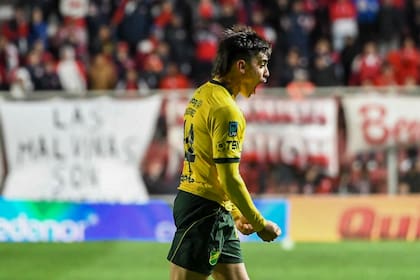 El uruguayo Juan Manuel Gutiérrez fue la figura: consiguió el primer tanto y asistió en el segundo en el estadio 15 de Abril.