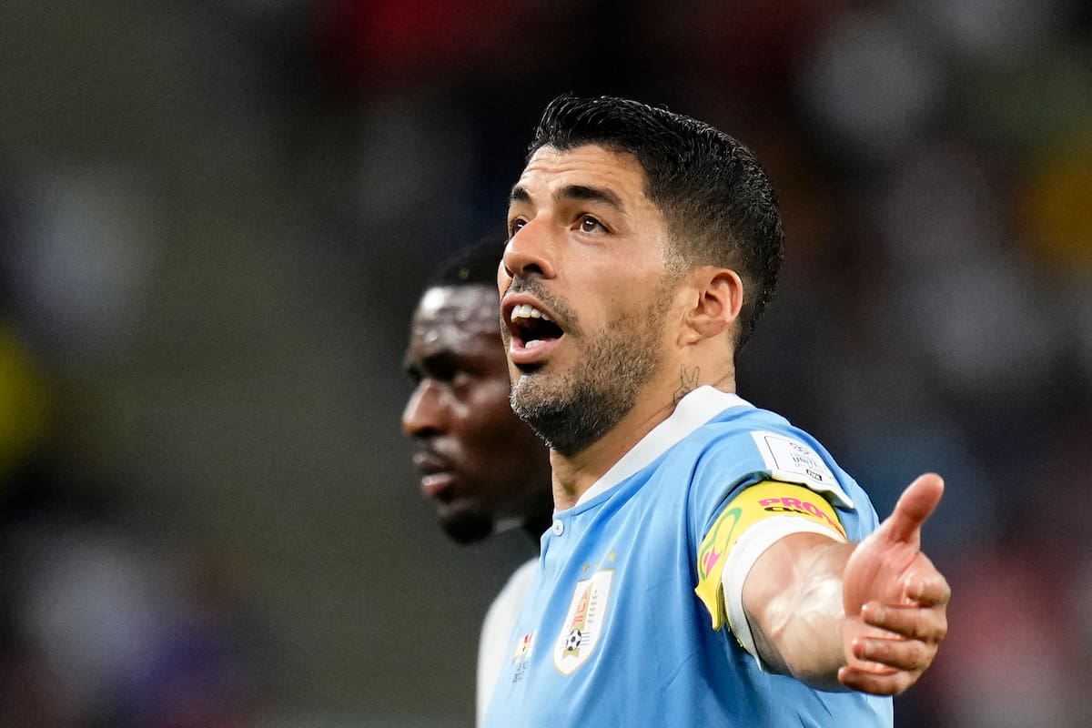 El uruguayo Luis Suárez ya se convirtió en el vigesimoprimer futbolista más veterano en enviar la pelota al fondo de la red en la Copa América. (AP Foto/Manu Fernandez)