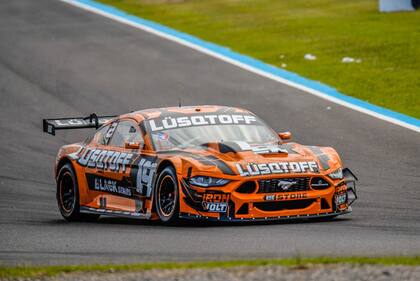 El uruguayo Mauricio Lambiris se quedó con la victoria en Termas de Río Hondo, por la quinta fecha del TC