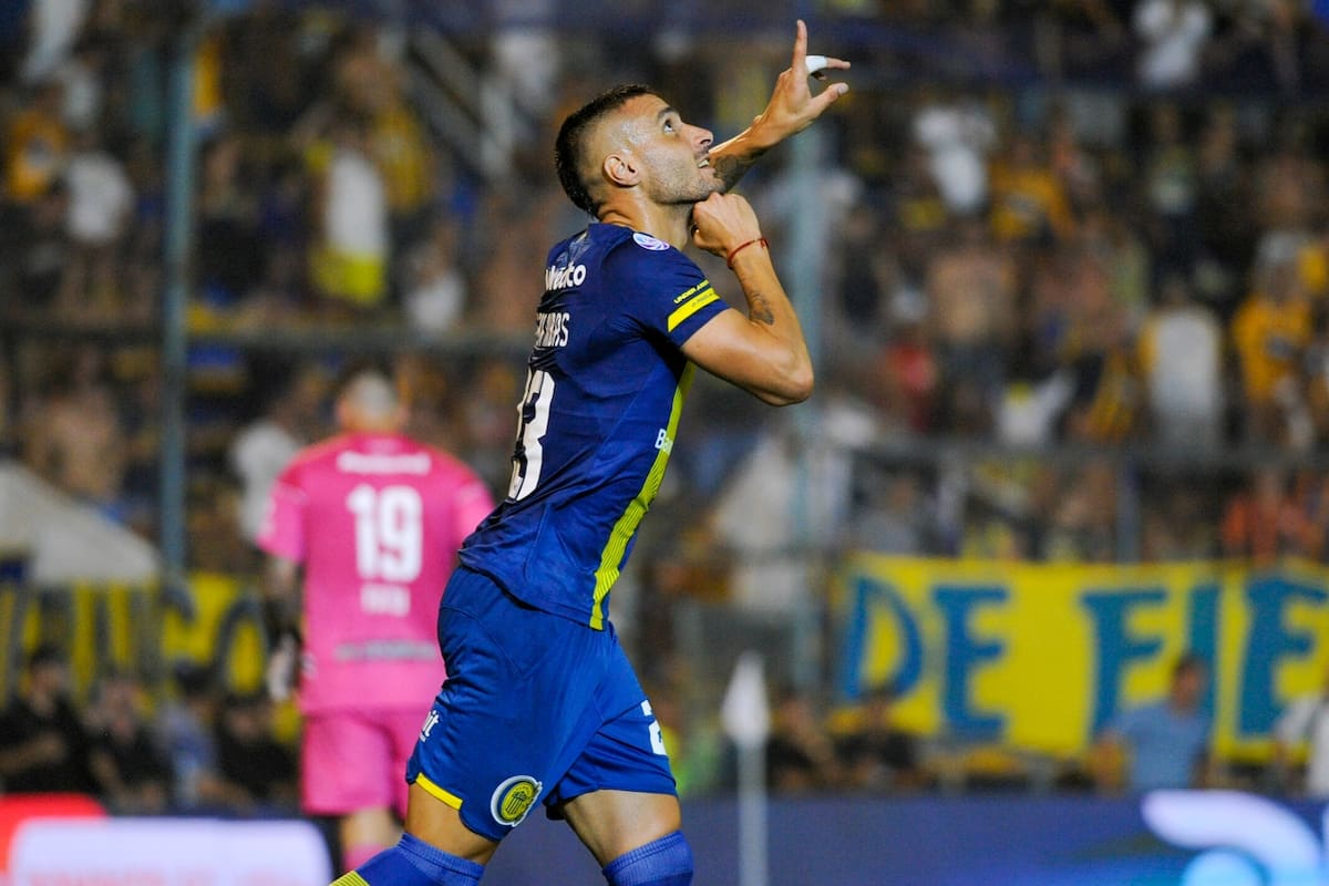 El uruguayo Sebastián Ribas convirtió el 1-0 parcial para poner en ventaja a Rosario Central sobre Gimnasia