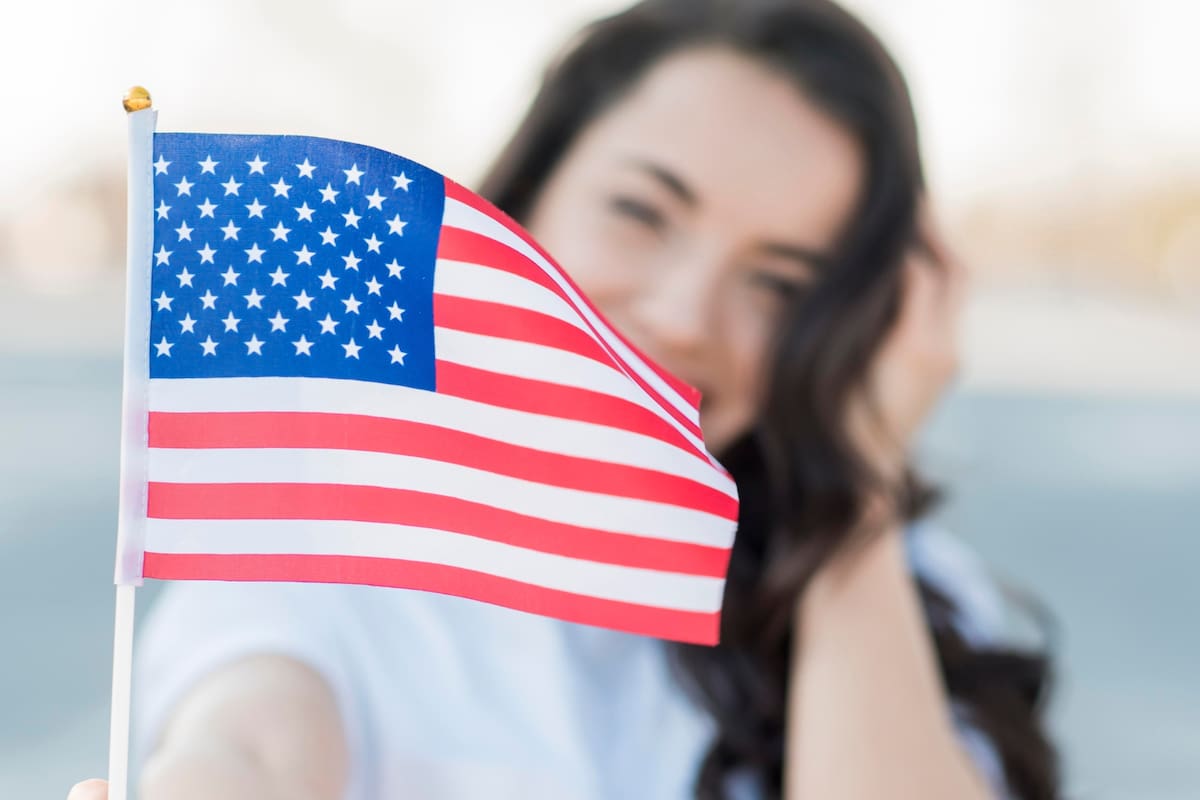 El Uscis advierte que todos los delitos graves descalifican al peticionario para este proceso