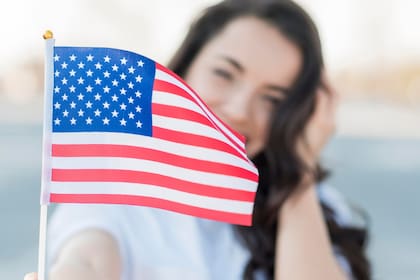 El Uscis advierte que todos los delitos graves descalifican al peticionario para este proceso