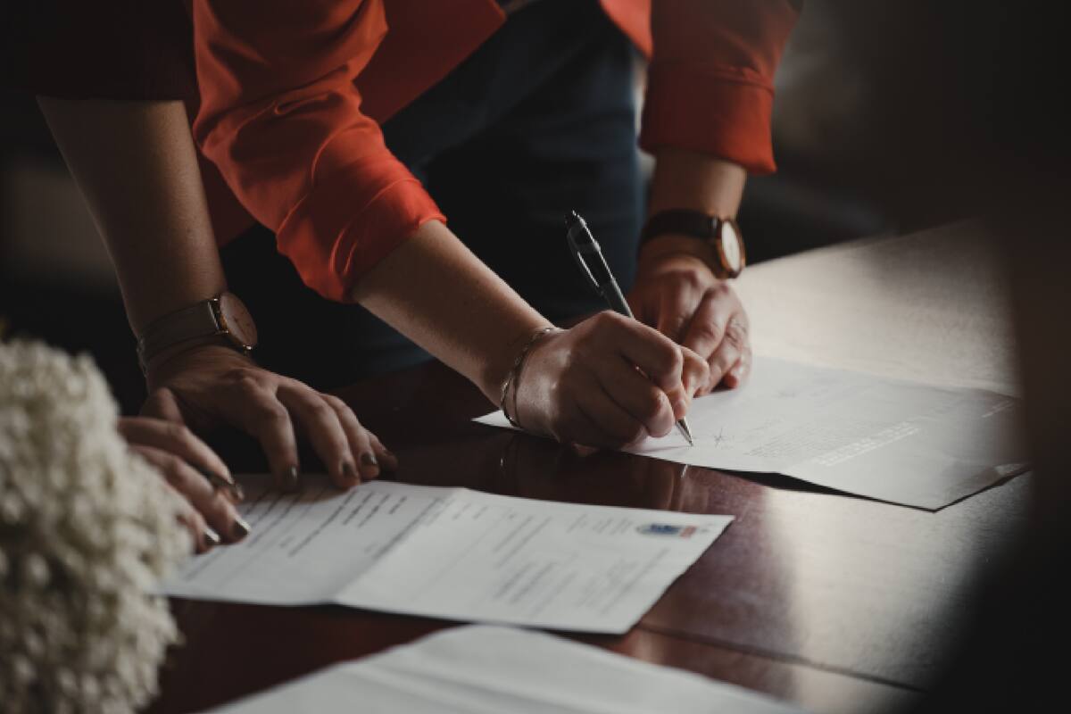 El Uscis busca que los solicitantes de ajustes de estatus puedan identificar más fácil si tienen carga pública que impida su proceso