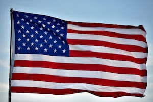 El USCIS dio una nueva guía sobre el requisito de presencia física para los exiliados y refugiados que piden el ajuste de estatus