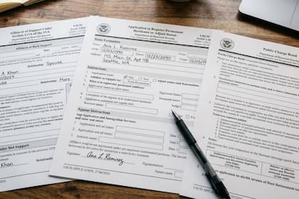 El Uscis emitió nuevas directrices para evaluar si un solicitante de residencia permanente representa una carga pública
