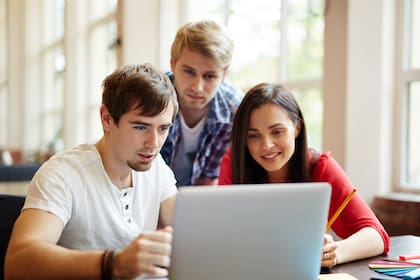 El Uscis espera que la guía proporcione claridad sobre su estadía y oportunidades de trabajo para los estudiantes extranjeros