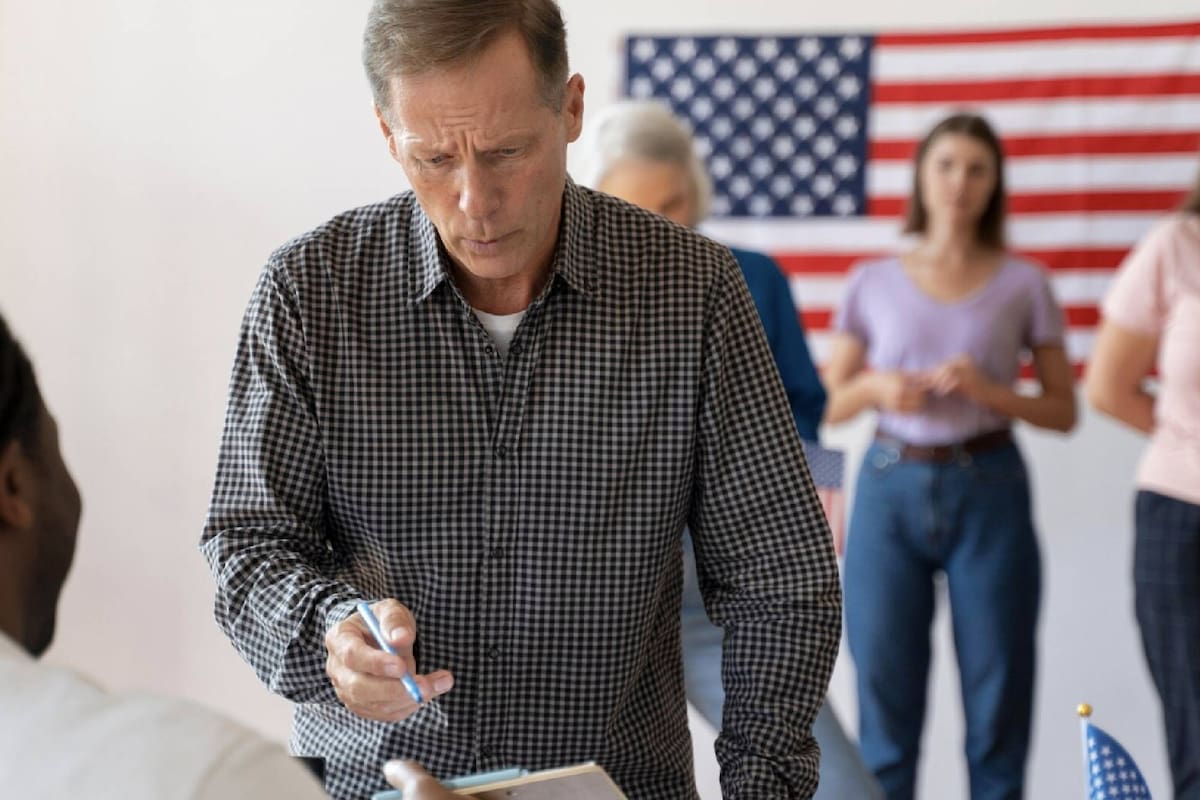 El Uscis indica quienes son elegibles para las tarifas de exenciones