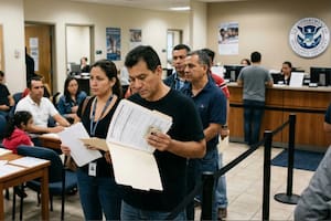 El Uscis advierte a los clientes de este bufete de inmigración: su abogada quedó inhabilitada para ejercer