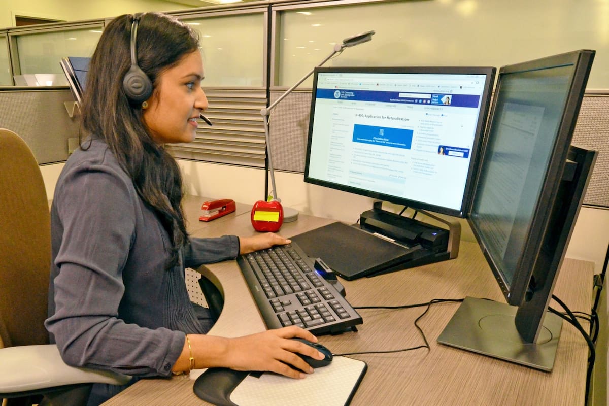El Uscis proporciona servicios de naturalización y solicitudes de visas para los inmigrantes