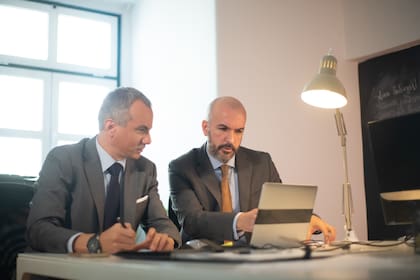 El Uscis señaló en las nuevas reglas la evidencia que pueden respaldar una solicitud de parole para empresarios internacionales