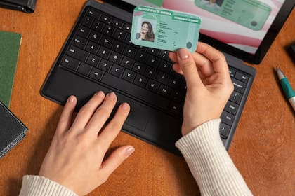 El Uscis ya permitía presentar electrónicamente 22 formularios migratorios en diciembre de 2025