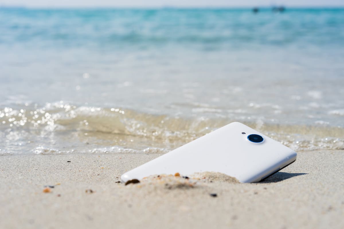 El uso constante de dispositivos electrónicos y redes sociales debilitan áreas clave del cerebro y aumentan los niveles de ansiedad y depresión en las personas, según la neurociencia y la psicología