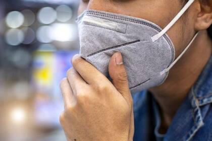 El uso de la mascarilla seguirá siendo necesario después de ponerse la vacuna.