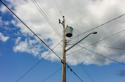 El uso de líneas telefónicas es una alternativa viable para quienes viven en zonas remotas (Unsplash/Greg Rosenke)