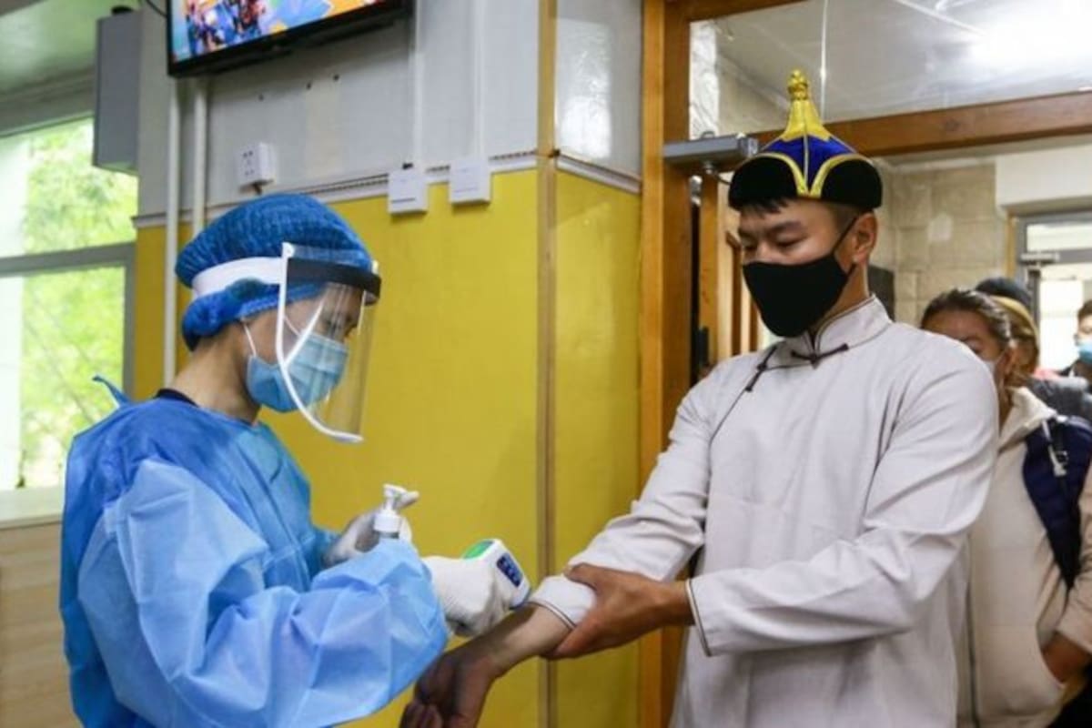 El uso de mascarillas, una práctica a la que, como ocurre con gran parte de la población asiática, los habitantes de Mongolia están acostumbrados