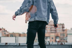 El uso de pantalones de jean entallados puede tener consecuencias a largo plazo (Foto ilustrativa: PEXELS)