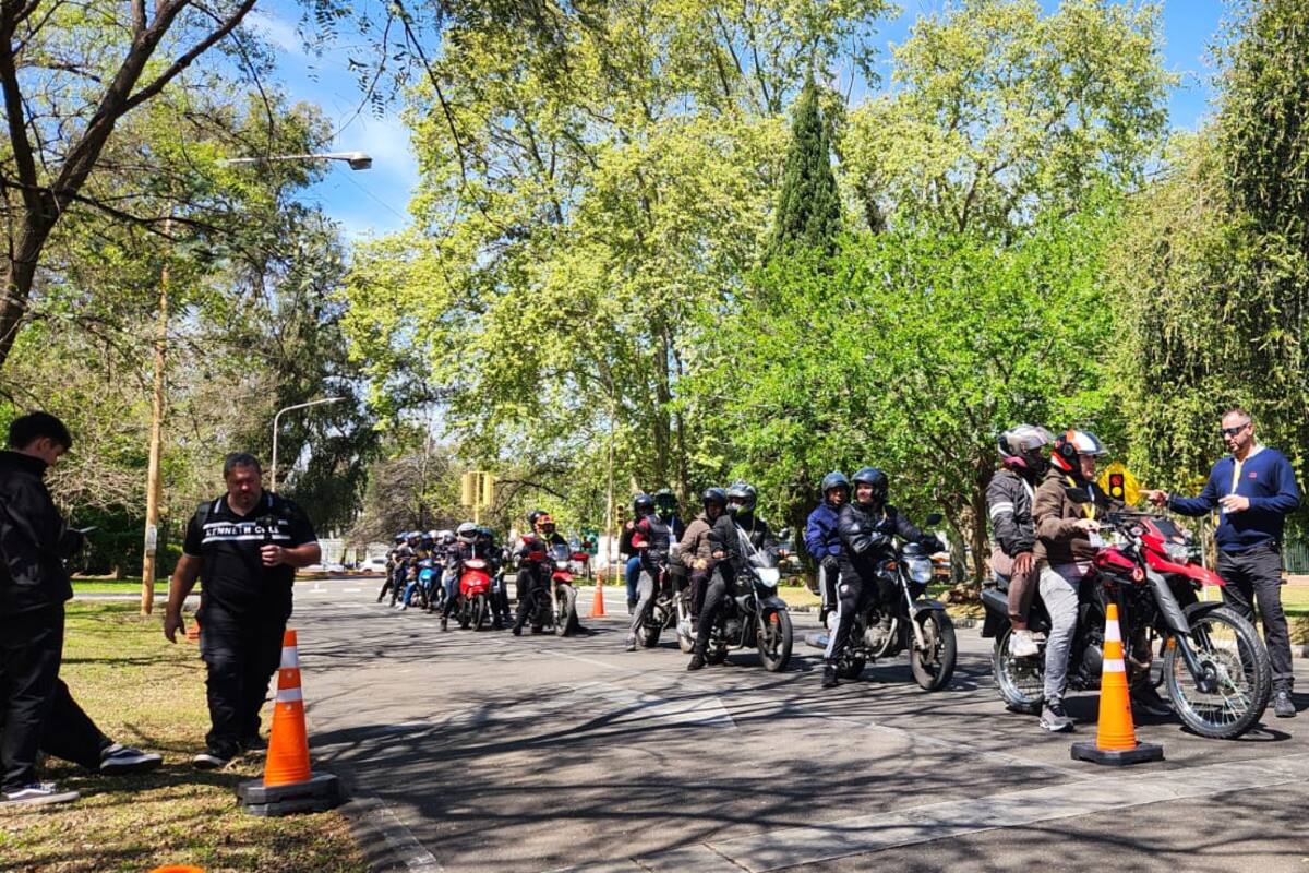 El uso del casco es obligatorio en las motos en la Argentina