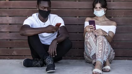 El uso excesivo de las redes sociales puede afectar negativamente a los jóvenes.
