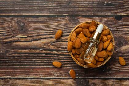El uso prolongado de aceite de almendras beneficiará con una mejora en la circulación, el tono de piel y la hidratación