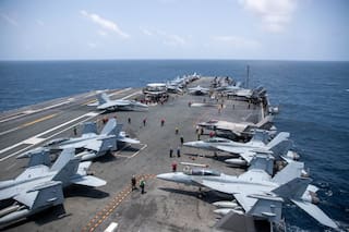 Llega a Medio Oriente una pieza clave de la Armada de EE.UU. tras nueve meses de tensión a bordo