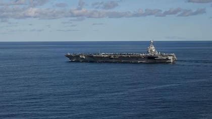 El USS Gerald R. Ford, el mayor portaaviones del mundo, puede transportar hasta 90 aviones.