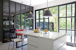 Una casa abierta al verde, con una cocina soñada y estudio