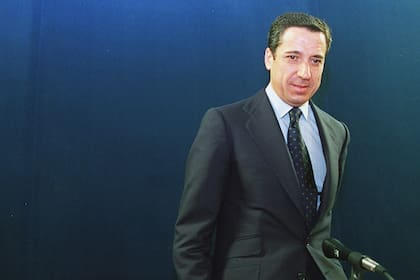 El valenciano Eduardo Zaplana, exministro y hombre fuerte durante la gestión del expresidente José María Aznar, fue detenido en su domicilio
