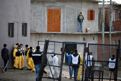 El vallado en los ingresos a la Villa Azul