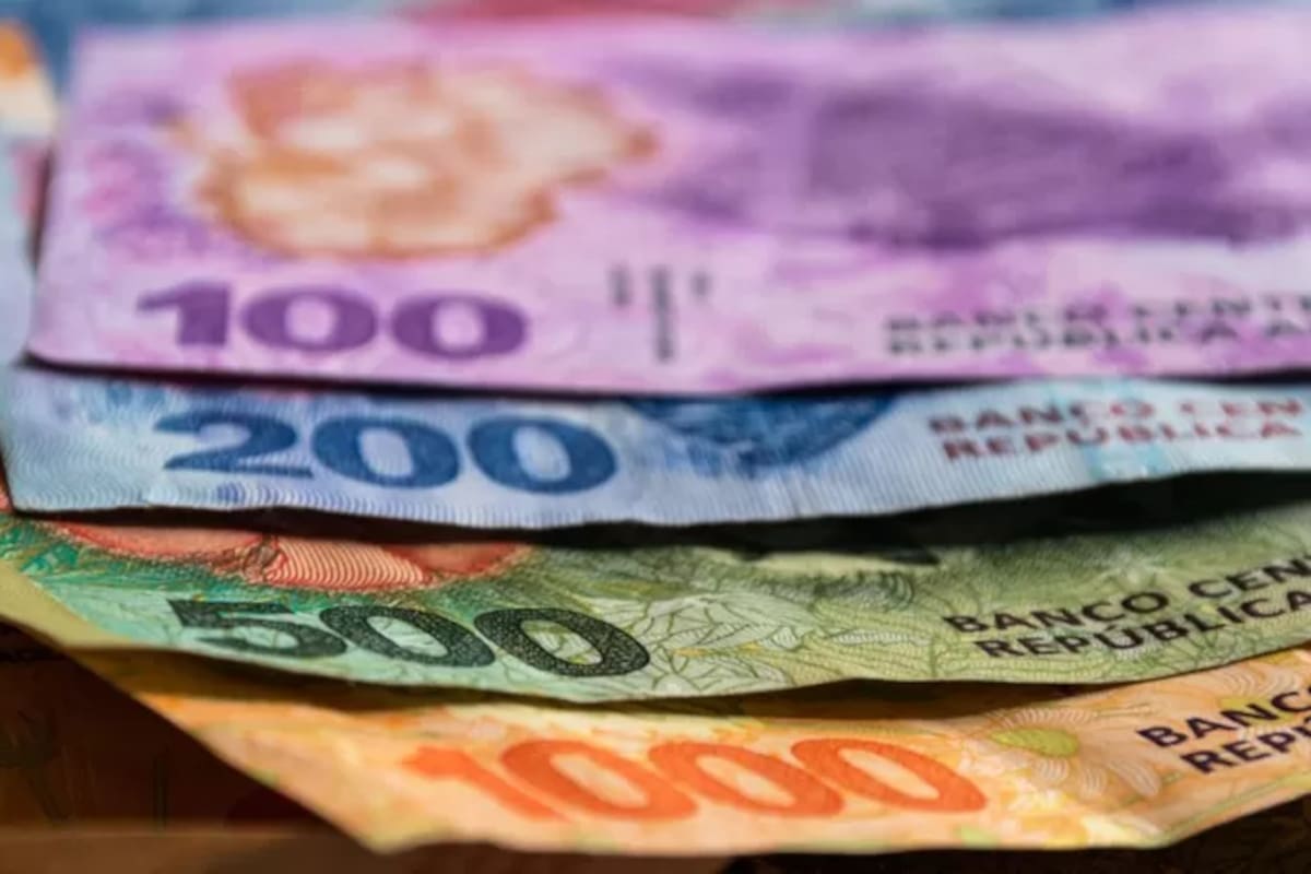 El valor de los pesos se deteriora de manera acelerada, algo que se refleja cotidianamente en el precio de los alimentos y bebidas