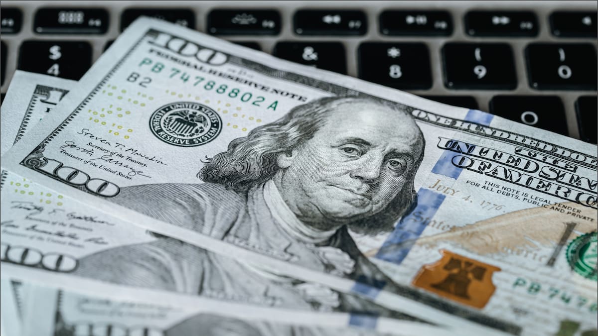 Dólar blue a $1560 y oficial a $1530: la brecha cambiaria se mantiene estable este lunes