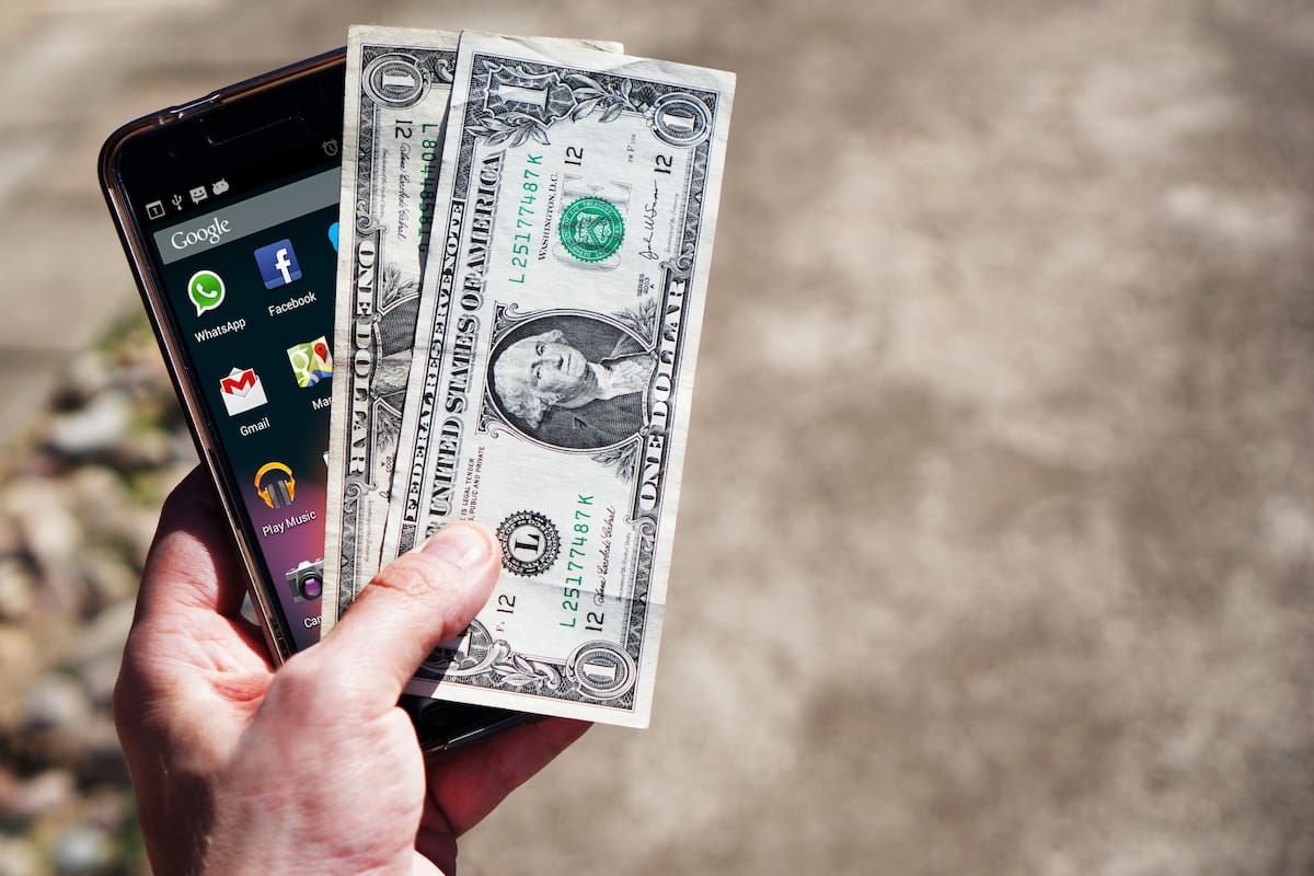 El valor del dólar MEP está por debajo de la cotización del blue